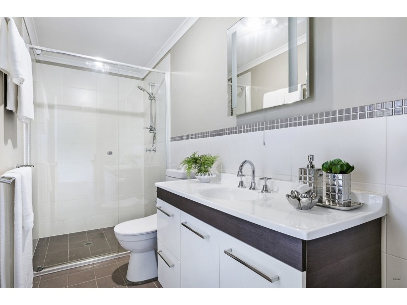 22 Swanbourne Way, Elanora QLD 4221
