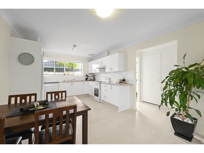 2/4 Cotinga Crescent, Burleigh Waters QLD 4220