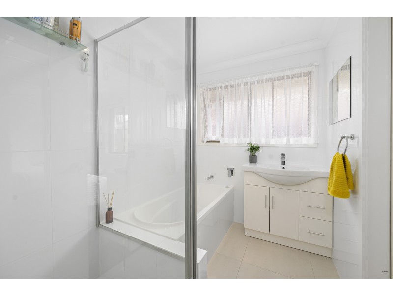 2/4 Cotinga Crescent, Burleigh Waters QLD 4220