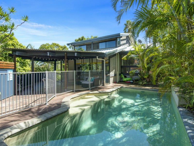 8 Bindoon Close, Elanora QLD 4221