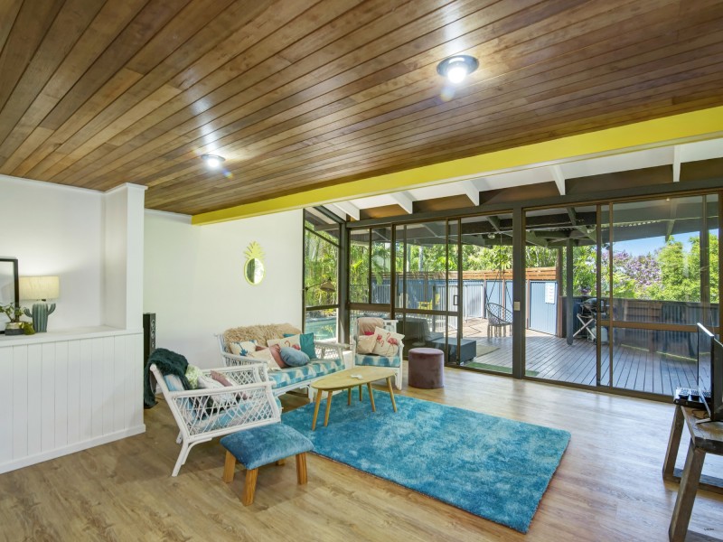 8 Bindoon Close, Elanora QLD 4221