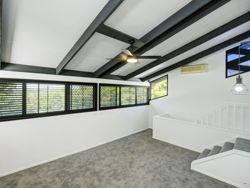 8 Bindoon Close, Elanora QLD 4221