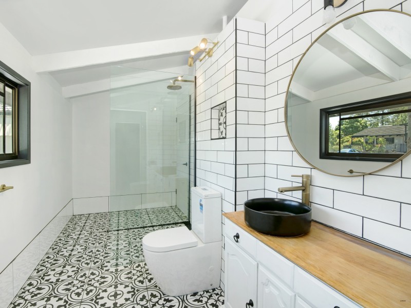 8 Bindoon Close, Elanora QLD 4221