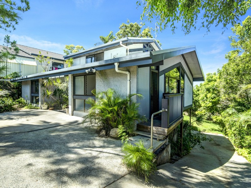 8 Bindoon Close, Elanora QLD 4221