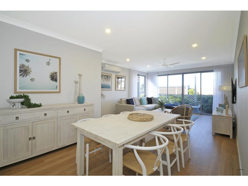 1/4 Twenty Seventh Avenue, Palm Beach QLD 4221