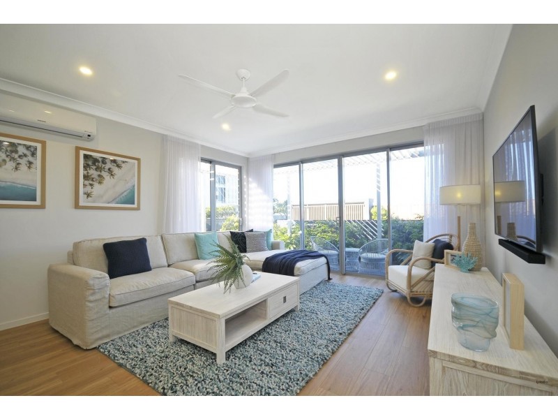 1/4 Twenty Seventh Avenue, Palm Beach QLD 4221