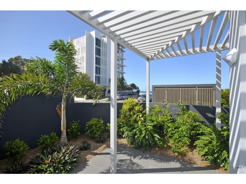 1/4 Twenty Seventh Avenue, Palm Beach QLD 4221