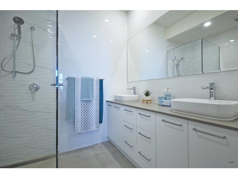 1/4 Twenty Seventh Avenue, Palm Beach QLD 4221