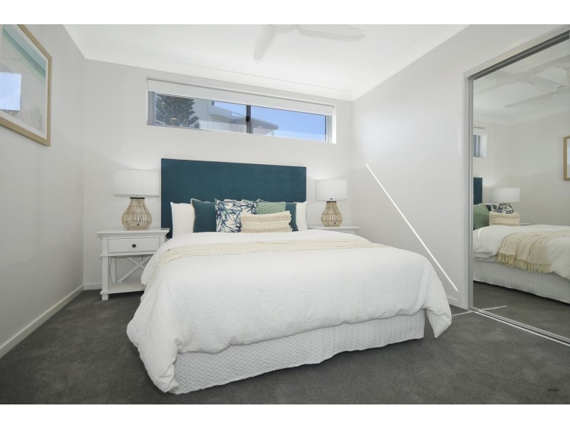 1/4 Twenty Seventh Avenue, Palm Beach QLD 4221