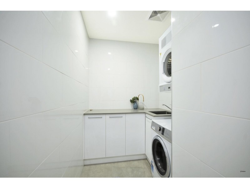 1/4 Twenty Seventh Avenue, Palm Beach QLD 4221