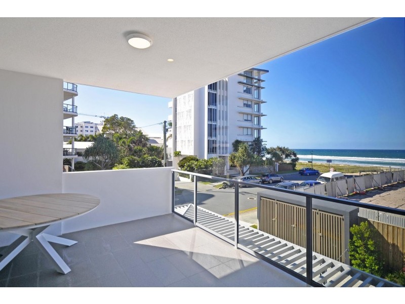 1/4 Twenty Seventh Avenue, Palm Beach QLD 4221