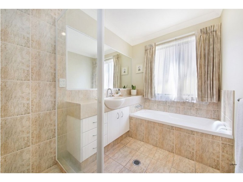 8 Numalla Court, Elanora QLD 4221