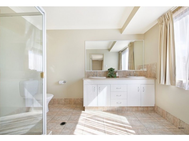 8 Numalla Court, Elanora QLD 4221