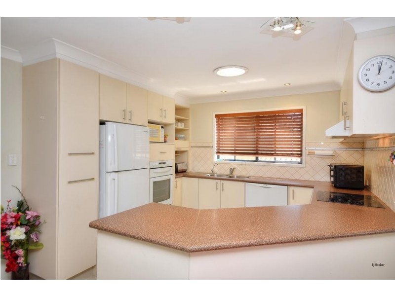 27 Colvillea Court, Palm Beach QLD 4221