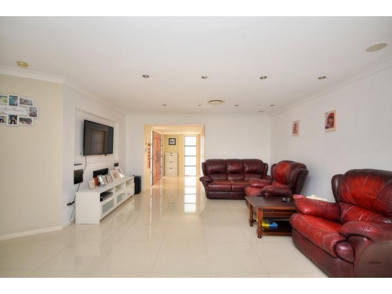 27 Colvillea Court, Palm Beach QLD 4221