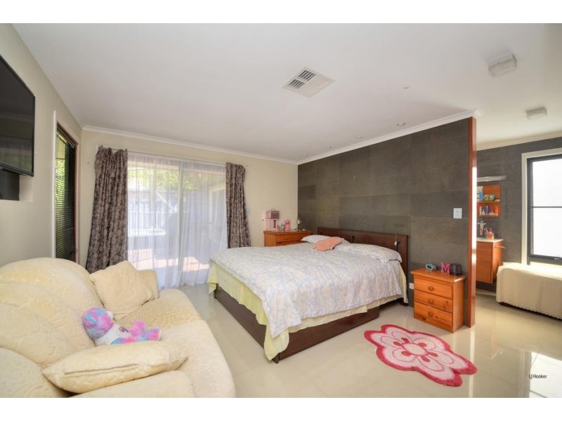 27 Colvillea Court, Palm Beach QLD 4221