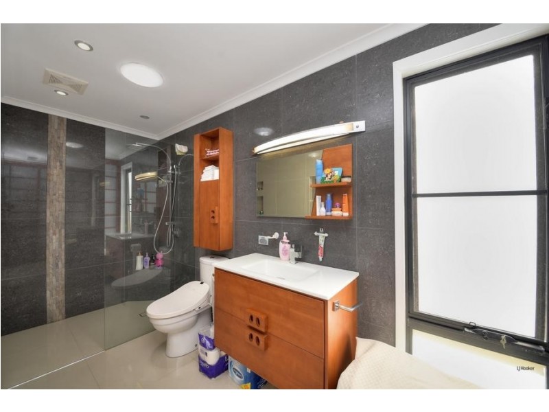 27 Colvillea Court, Palm Beach QLD 4221
