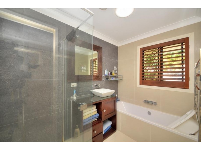 27 Colvillea Court, Palm Beach QLD 4221