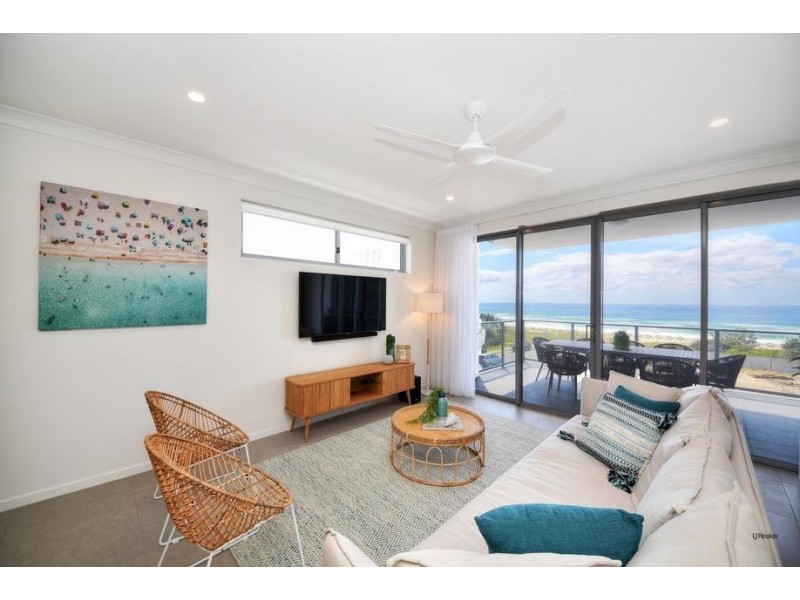 3/4 Twenty Seventh Avenue, Palm Beach QLD 4221