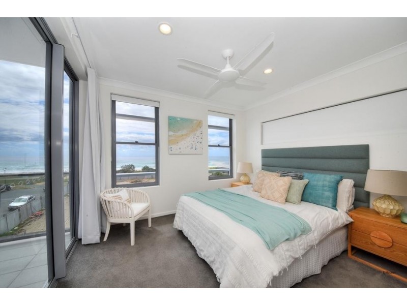 3/4 Twenty Seventh Avenue, Palm Beach QLD 4221