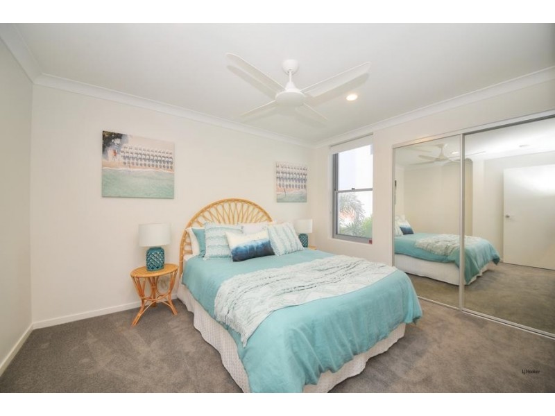3/4 Twenty Seventh Avenue, Palm Beach QLD 4221