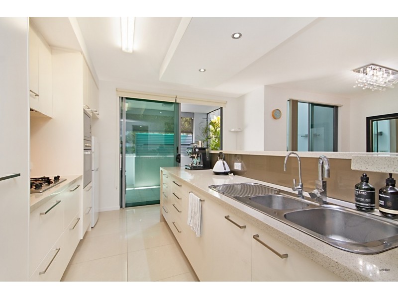 4/9 South Street, Coolangatta QLD 4225