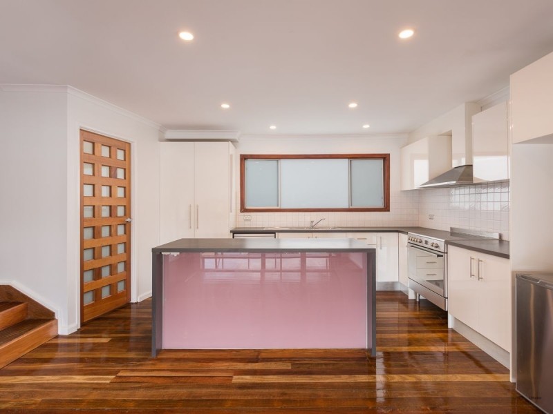 3/23 Hooker Boulevard, Broadbeach Waters QLD 4218