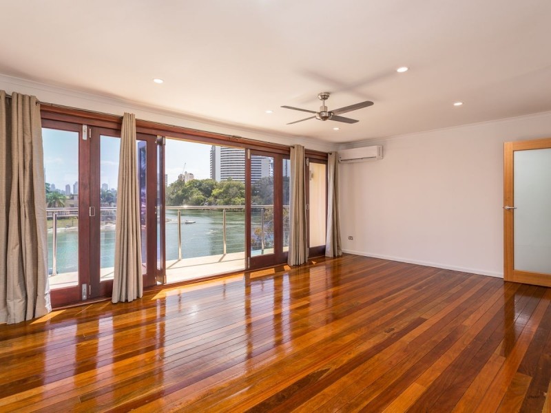 3/23 Hooker Boulevard, Broadbeach Waters QLD 4218