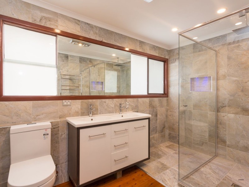 3/23 Hooker Boulevard, Broadbeach Waters QLD 4218