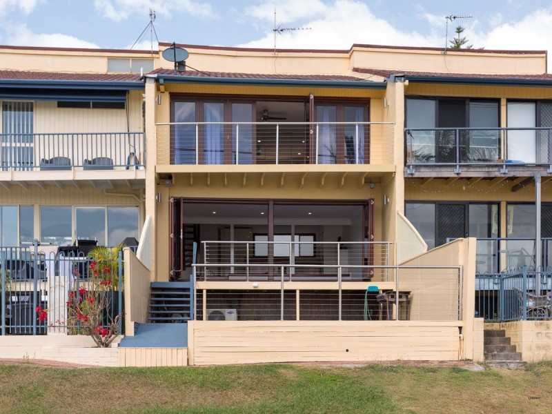 3/23 Hooker Boulevard, Broadbeach Waters QLD 4218