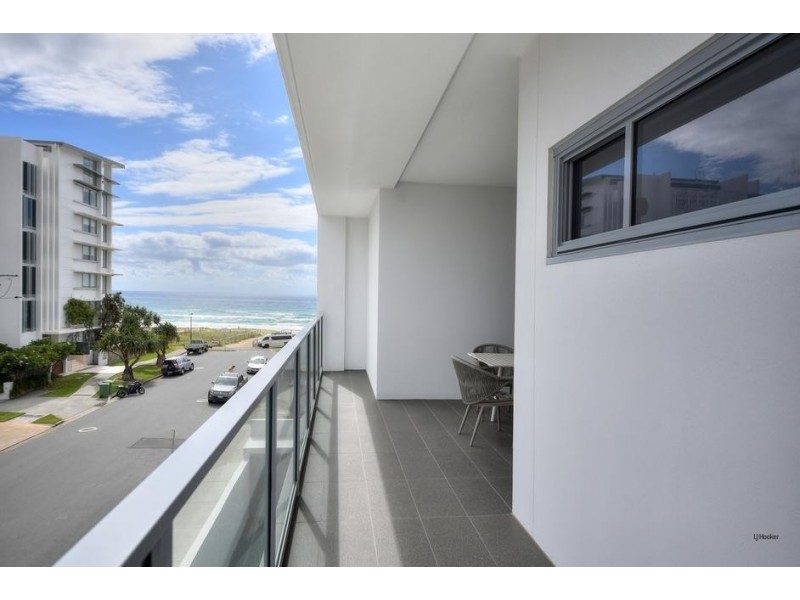 4/4 Twenty Seventh Avenue, Palm Beach QLD 4221