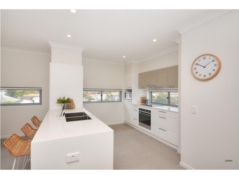 4/4 Twenty Seventh Avenue, Palm Beach QLD 4221