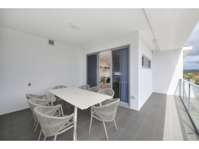 4/4 Twenty Seventh Avenue, Palm Beach QLD 4221