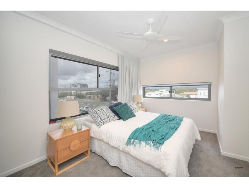 4/4 Twenty Seventh Avenue, Palm Beach QLD 4221