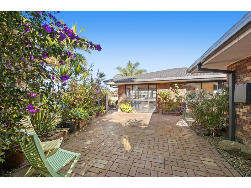 27 Swordfish Court, Palm Beach QLD 4221