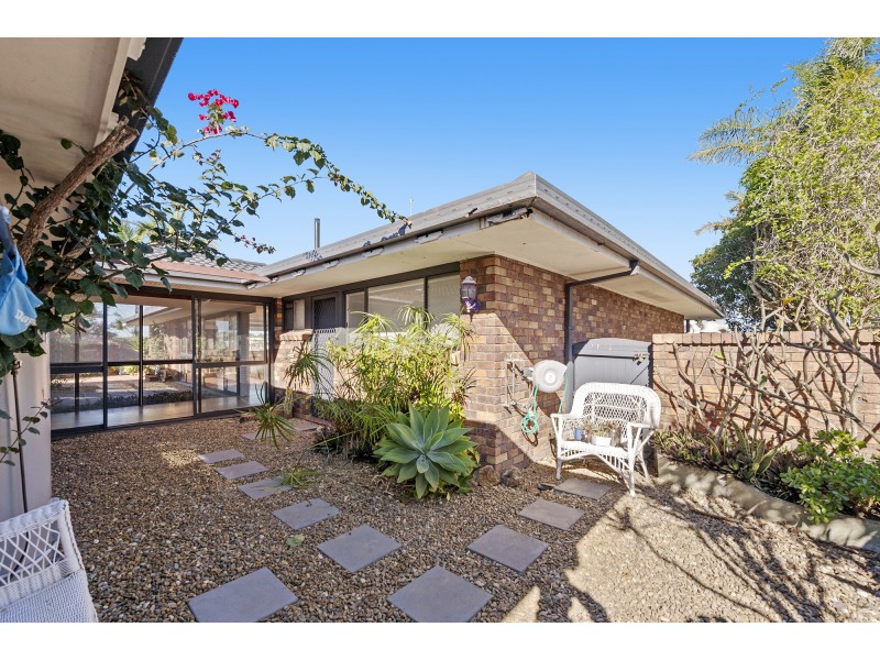 27 Swordfish Court, Palm Beach QLD 4221