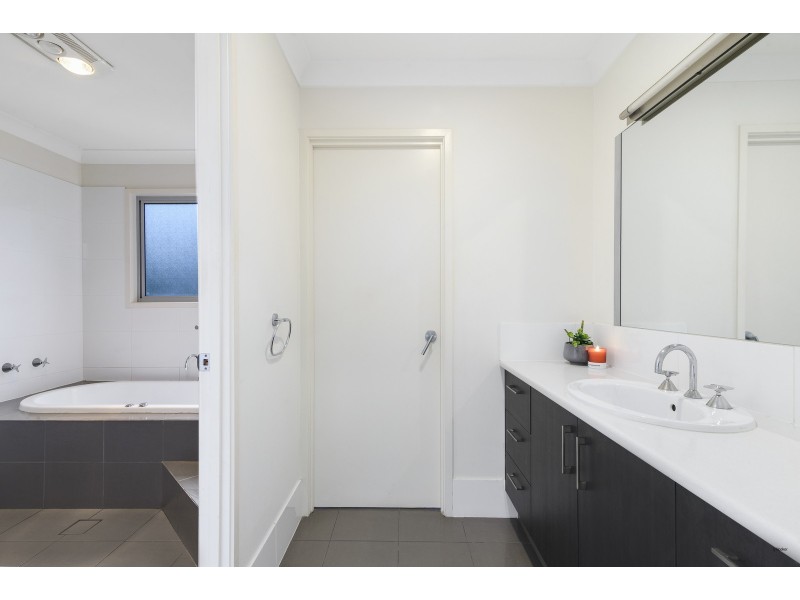 35 Twenty Fifth Avenue, Palm Beach QLD 4221