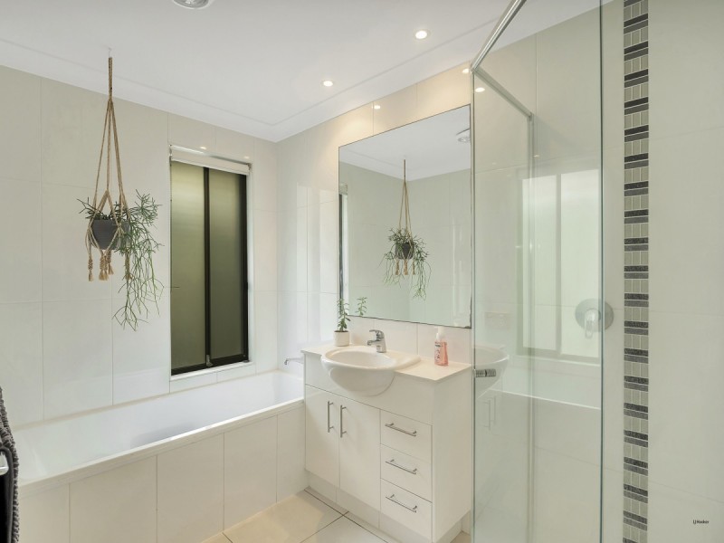 7 Penguin Parade, Burleigh Waters QLD 4220