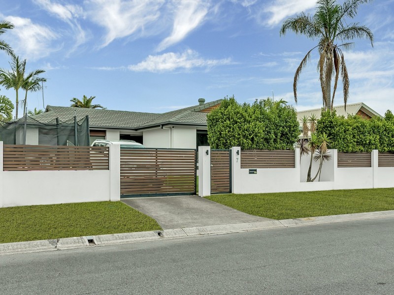 7 Penguin Parade, Burleigh Waters QLD 4220