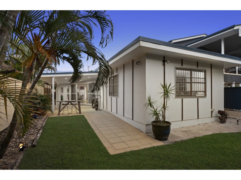 130 Cypress Terrace, Palm Beach QLD 4221