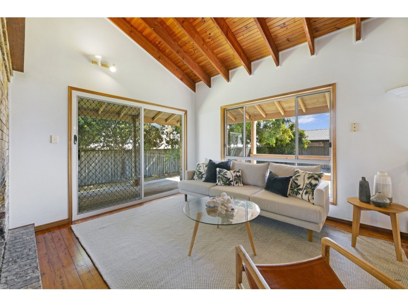 31 Beaconsfield Drive, Burleigh Waters QLD 4220