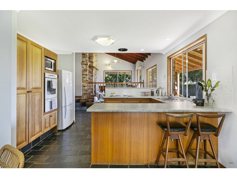 31 Beaconsfield Drive, Burleigh Waters QLD 4220