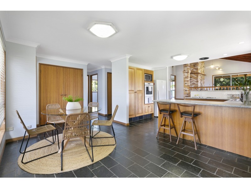 31 Beaconsfield Drive, Burleigh Waters QLD 4220