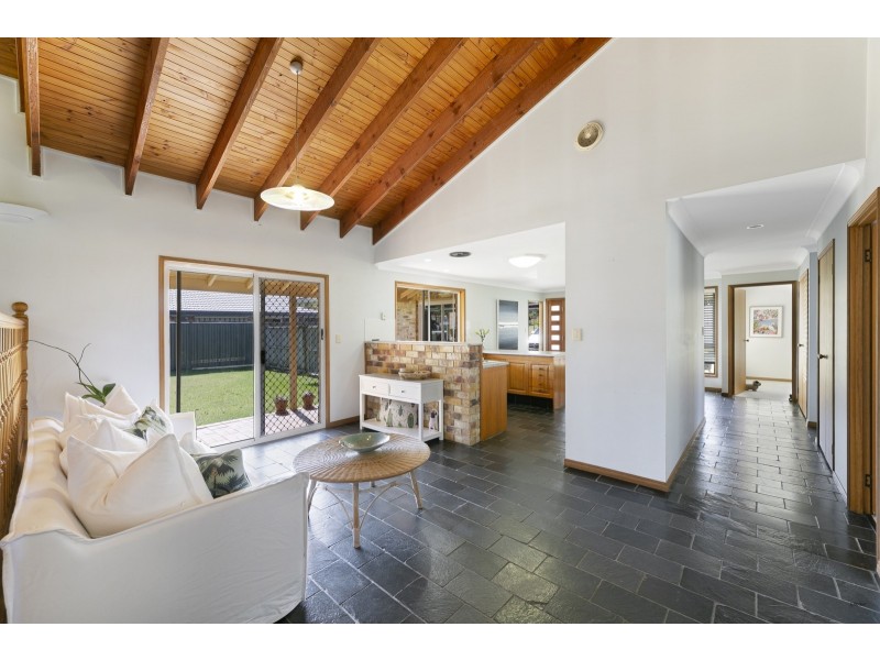 31 Beaconsfield Drive, Burleigh Waters QLD 4220