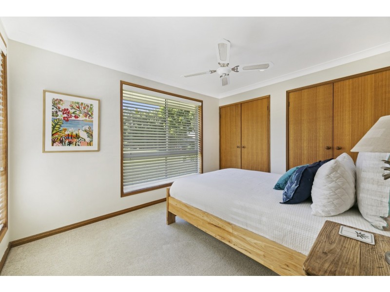 31 Beaconsfield Drive, Burleigh Waters QLD 4220