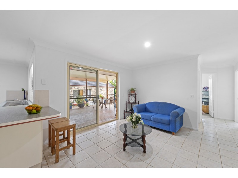 17 Shamrock Avenue, Banora Point NSW 2486