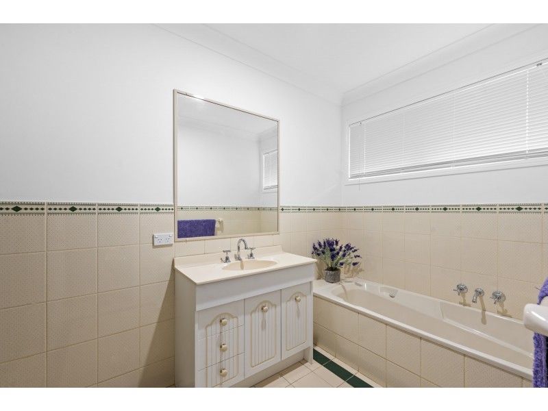 17 Shamrock Avenue, Banora Point NSW 2486