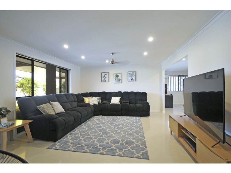 18 Almond Court, Elanora QLD 4221