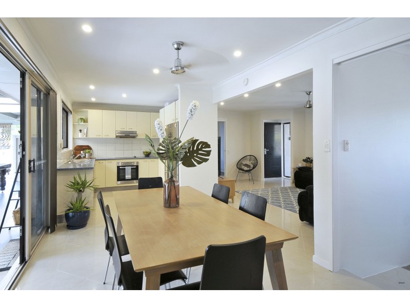 18 Almond Court, Elanora QLD 4221