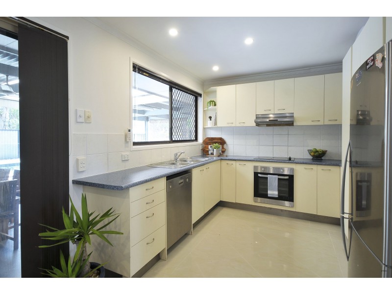 18 Almond Court, Elanora QLD 4221